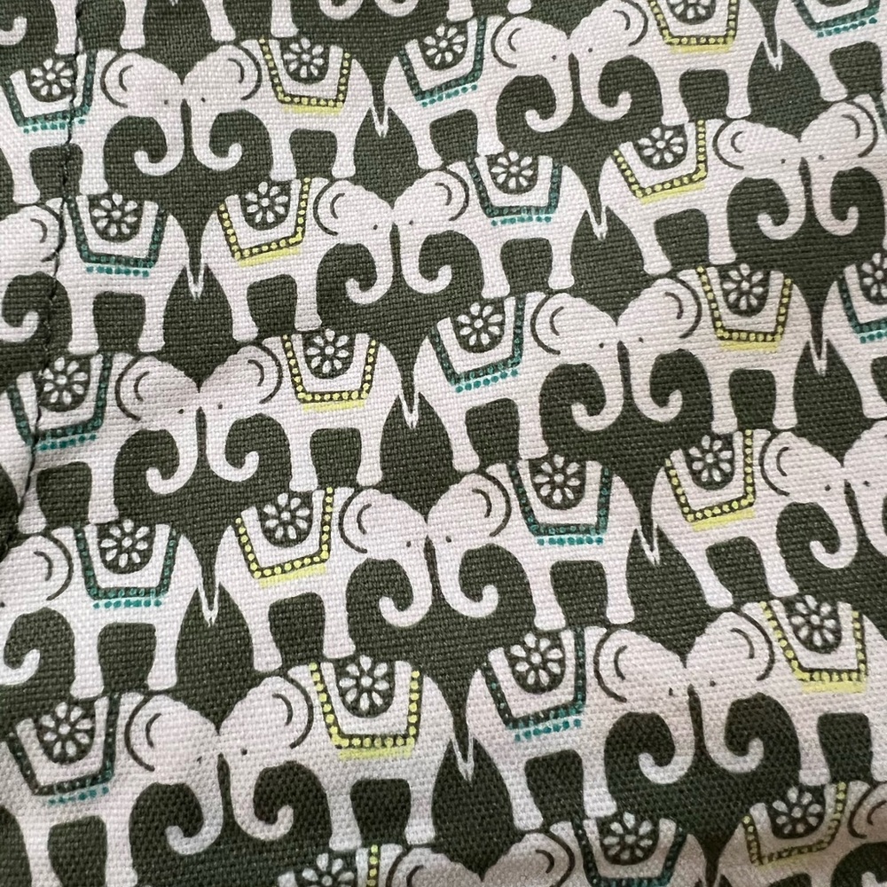 Banana Republic Green Elephant Print Fabric Short w Back Welt Pockets discolored
